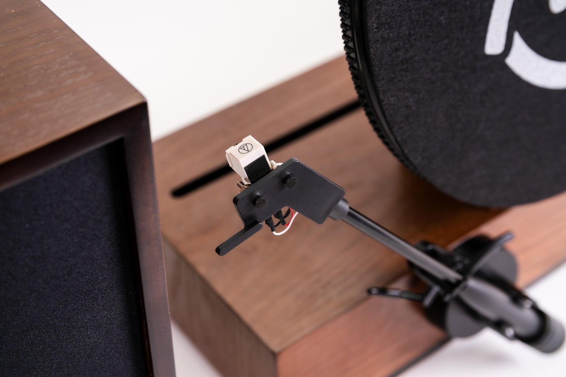 Fuse Audio GLD vertical vinyl record player cartridge, showcasing the turntable's stylus and tonearm in a close-up shot.